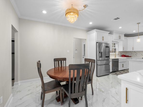 5523 Theall Road, Houston TX 77066
