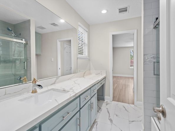 5523 Theall Road, Houston TX 77066