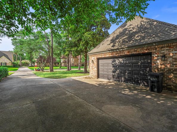 5523 Theall Road, Houston TX 77066