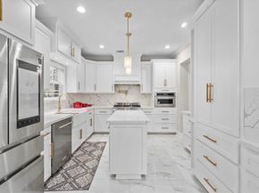 5523 Theall Road, Houston TX 77066