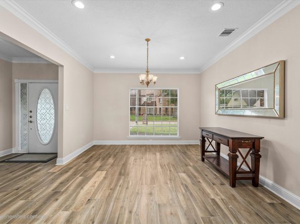 5523 Theall Road, Houston TX 77066