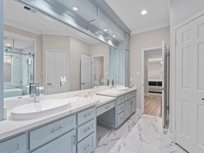 5523 Theall Road, Houston TX 77066
