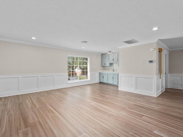 5523 Theall Road, Houston TX 77066
