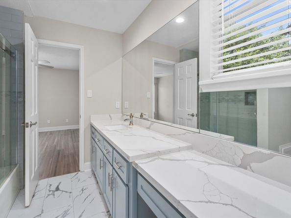 5523 Theall Road, Houston TX 77066