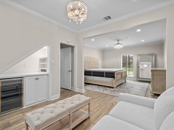 5523 Theall Road, Houston TX 77066