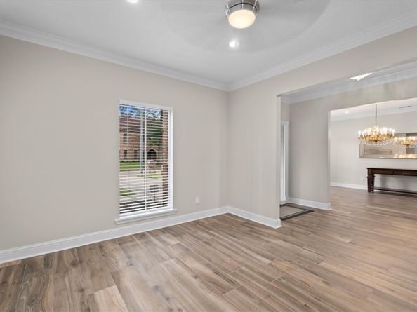 5523 Theall Road, Houston TX 77066