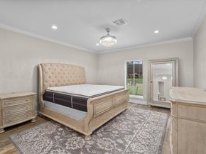 5523 Theall Road, Houston TX 77066