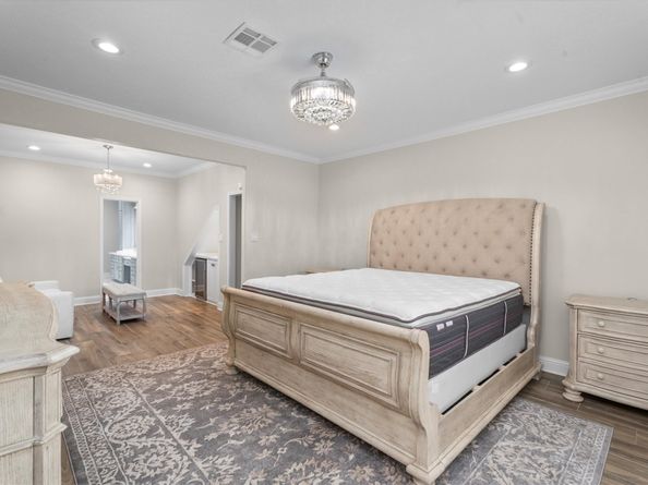 5523 Theall Road, Houston TX 77066