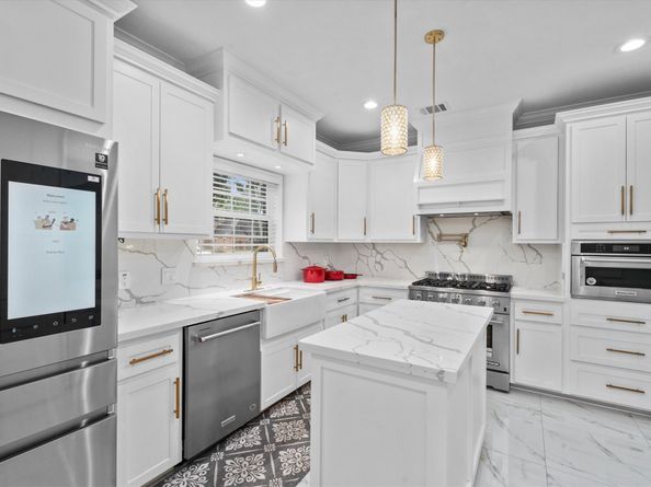 5523 Theall Road, Houston TX 77066