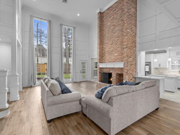 5523 Theall Road, Houston TX 77066