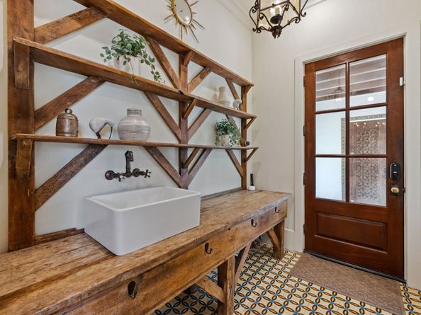 1915 Kirby Drive, Houston TX 77019