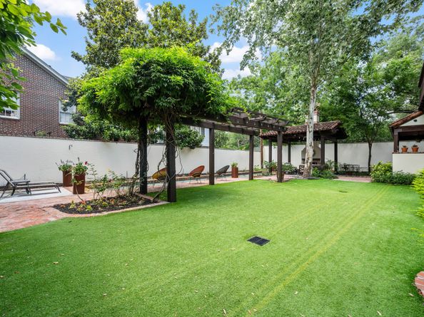 1915 Kirby Drive, Houston TX 77019