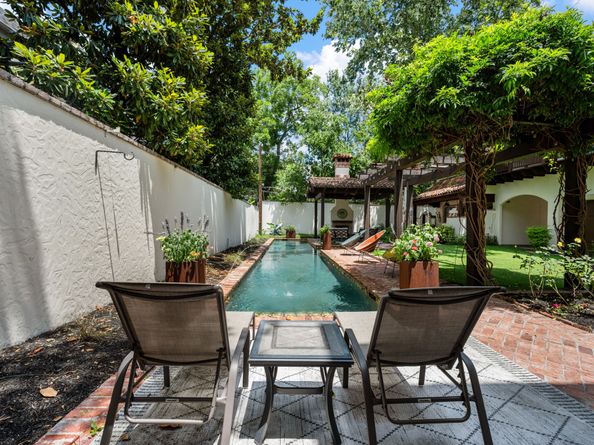 1915 Kirby Drive, Houston TX 77019