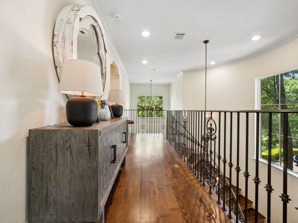 1915 Kirby Drive, Houston TX 77019