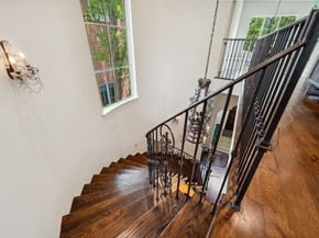 1915 Kirby Drive, Houston TX 77019