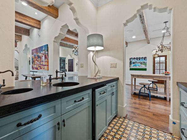 1915 Kirby Drive, Houston TX 77019