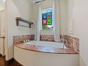 1915 Kirby Drive, Houston TX 77019