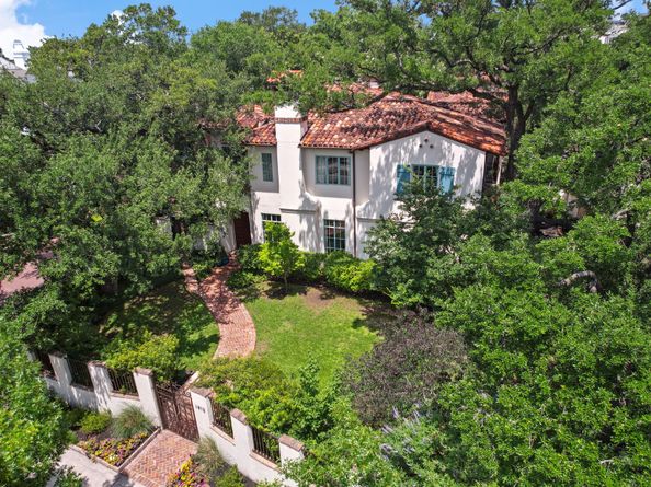 1915 Kirby Drive, Houston TX 77019