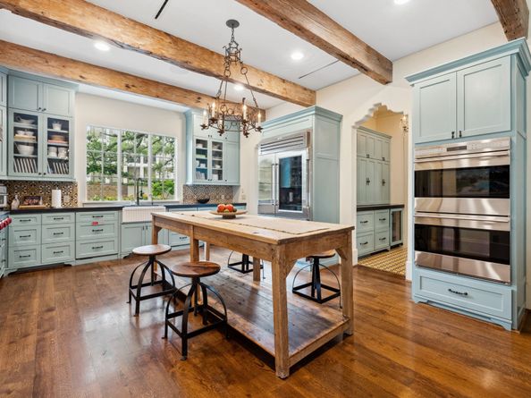 1915 Kirby Drive, Houston TX 77019