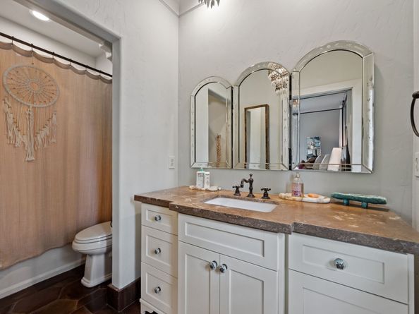 1915 Kirby Drive, Houston TX 77019