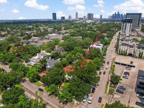 1915 Kirby Drive, Houston TX 77019