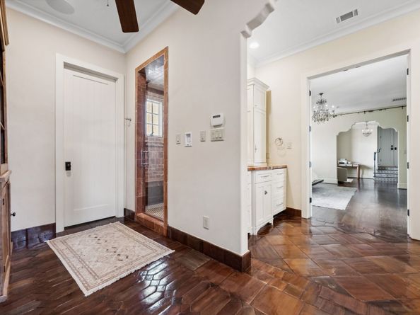 1915 Kirby Drive, Houston TX 77019