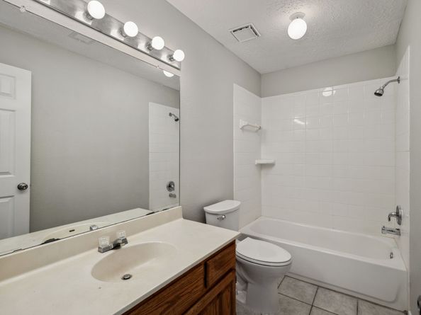 12115 Essenbruk Drive, Houston TX 77066