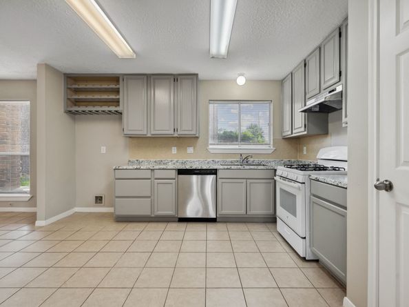 12115 Essenbruk Drive, Houston TX 77066
