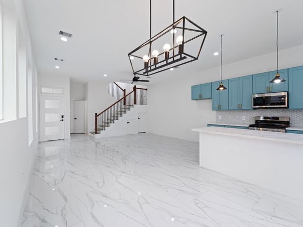 7709 Willow Street, Houston TX 77088
