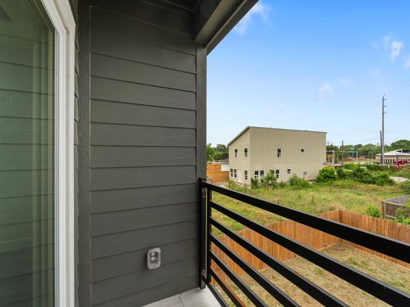 7709 Willow Street, Houston TX 77088