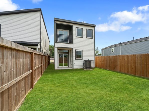 7709 Willow Street, Houston TX 77088