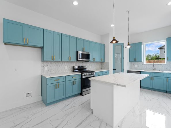 7709 Willow Street, Houston TX 77088