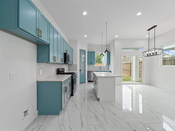 7709 Willow Street, Houston TX 77088