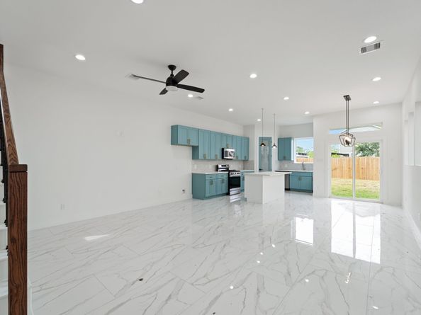 7709 Willow Street, Houston TX 77088