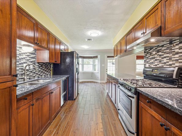 5522 Chantilly Lane, Houston TX 77092