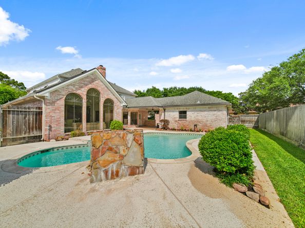 203 Laurel Springs Court, Sugar Land TX 77478