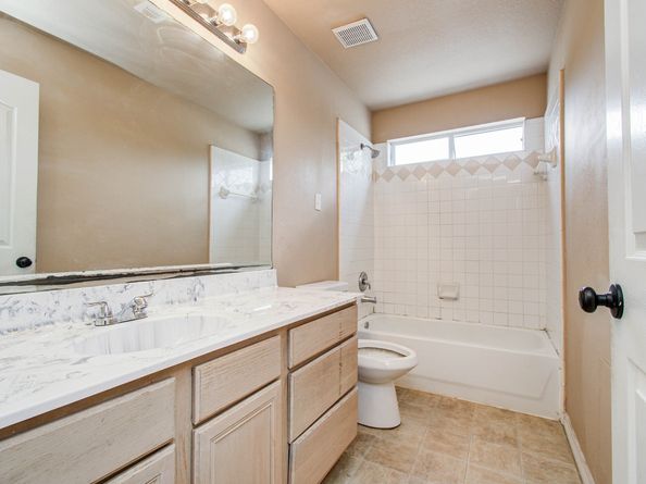 2539 S Camden Parkway, Houston TX 77067