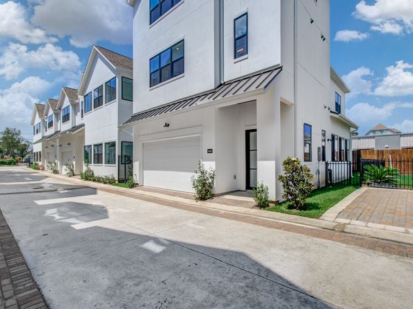 1653 Bingle Road, Houston TX 77055