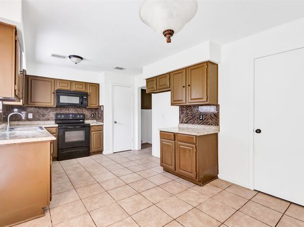 4719 Silver Frost Drive, Houston TX 77066