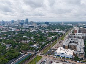5 Briar Dale Court, Houston TX 77027