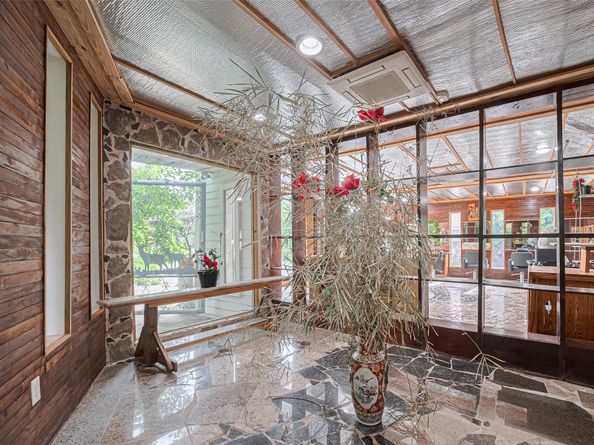 5 Briar Dale Court, Houston TX 77027