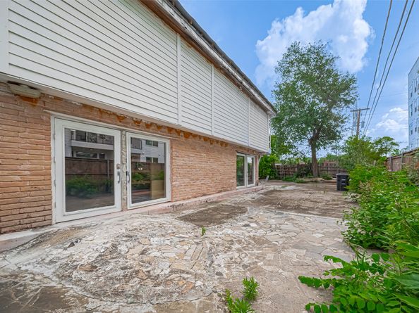 5 Briar Dale Court, Houston TX 77027