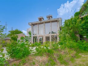 5 Briar Dale Court, Houston TX 77027