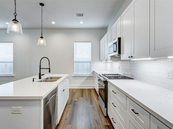 1230 Mcneil Street, Houston TX 77009