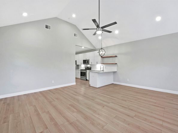 411 E 37th Street, Houston TX 77018