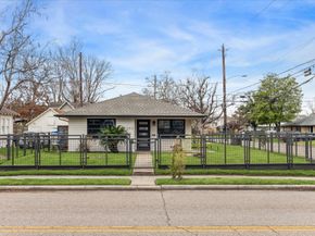 1003 E 14th Street, Houston TX 77009