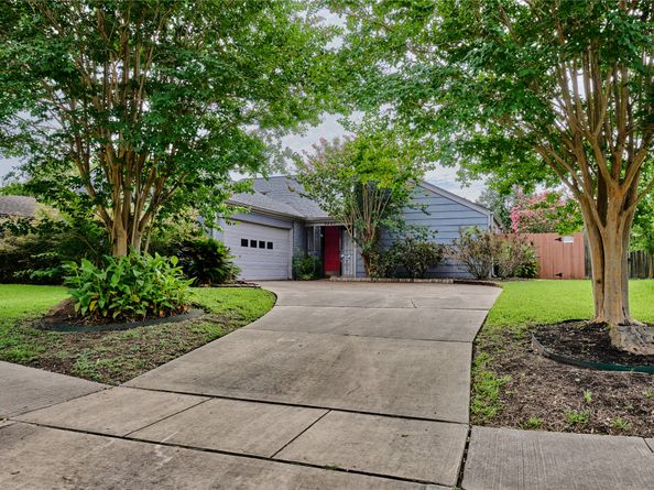 2231 Round Lake Drive, Houston TX 77077