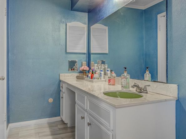 5230 Cripple Creek Court SE, Houston TX 77017