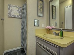 5230 Cripple Creek Court SE, Houston TX 77017