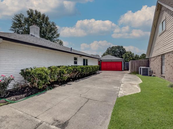 5230 Cripple Creek Court SE, Houston TX 77017